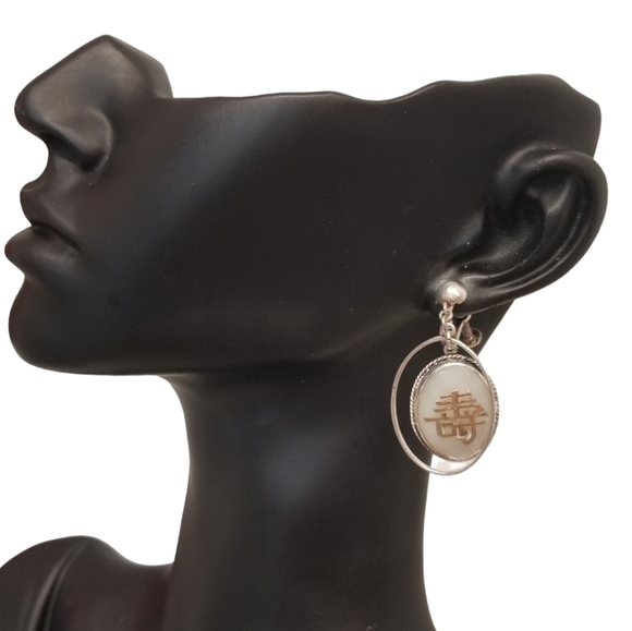 1940s STERLING SILVER & MOTHER OF PEARL HONG KONG SCREW BACK DROP EARRINGS - Picture 2 of 5